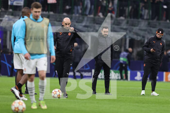2021-11-24 - Roberto De Zerbi Head Coach of FC Shakhtar Donetsk during the UEFA Champions League 2021/22 Group Stage - Group D football match between FC Internazionale and FC Shakhtar Donetsk at Giuseppe Meazza Stadium, Milan, Italy on November 24, 2021 - INTER - FC INTERNAZIONALE VS SHAKHTAR DONETSK - UEFA CHAMPIONS LEAGUE - SOCCER