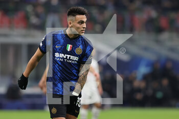 2021-11-24 - Lautaro Martinez of FC Internazionale looks on during the UEFA Champions League 2021/22 Group Stage - Group D football match between FC Internazionale and FC Shakhtar Donetsk at Giuseppe Meazza Stadium, Milan, Italy on November 24, 2021 - INTER - FC INTERNAZIONALE VS SHAKHTAR DONETSK - UEFA CHAMPIONS LEAGUE - SOCCER