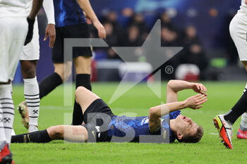 2021-11-24 - Nicolò Barella of FC Internazionale reacts during the UEFA Champions League 2021/22 Group Stage - Group D football match between FC Internazionale and FC Shakhtar Donetsk at Giuseppe Meazza Stadium, Milan, Italy on November 24, 2021 - INTER - FC INTERNAZIONALE VS SHAKHTAR DONETSK - UEFA CHAMPIONS LEAGUE - SOCCER