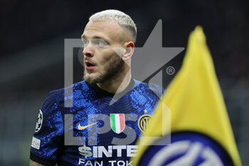 2021-11-24 - Federico Dimarco of FC Internazionale looks on during the UEFA Champions League 2021/22 Group Stage - Group D football match between FC Internazionale and FC Shakhtar Donetsk at Giuseppe Meazza Stadium, Milan, Italy on November 24, 2021 - INTER - FC INTERNAZIONALE VS SHAKHTAR DONETSK - UEFA CHAMPIONS LEAGUE - SOCCER