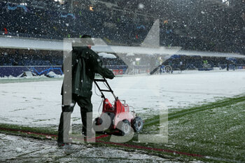 2021-12-08 - The pitch staff work for removing the snow from the pitch and for red coloring the lines - ATALANTA BC VS VILLARREAL - UEFA CHAMPIONS LEAGUE - SOCCER