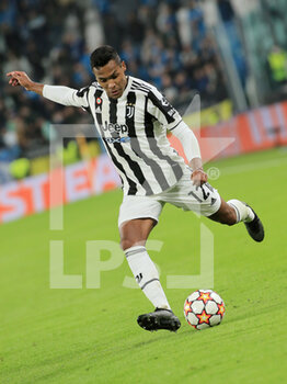 2021-11-02 - Alex Sandro (Juventus FC) about to shoot the ball - JUVENTUS FC VS ZENIT ST. PETERSBURG - UEFA CHAMPIONS LEAGUE - SOCCER