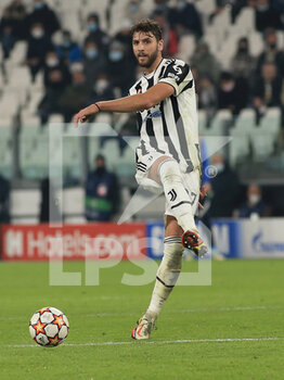 2021-11-02 - Manuel Locatelli (Juventus FC) shoots the ball - JUVENTUS FC VS ZENIT ST. PETERSBURG - UEFA CHAMPIONS LEAGUE - SOCCER