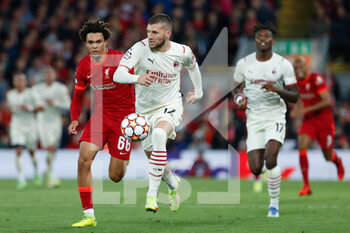 2021-09-15 - Ante Rebic (AC Milan) and Trent Alexander-Arnold (Liverpool FC) in action - GROUP B - LIVERPOOL FC VS AC MILAN - UEFA CHAMPIONS LEAGUE - SOCCER