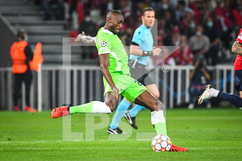 2021-09-14 - Josuha GUILAVOGUI of Wolfsburg during the UEFA Champions League, Group Stage, Group G football match between Lille OSC (LOSC) and Verein fur Leibesubungen Wolfsburg on September 14, 2021 at Pierre Mauroy Stadium in Villeneuve-d'Ascq, France - LILLE OSC (LOSC) AND VEREIN FUR LEIBESUBUNGEN WOLFSBURG - UEFA CHAMPIONS LEAGUE - SOCCER