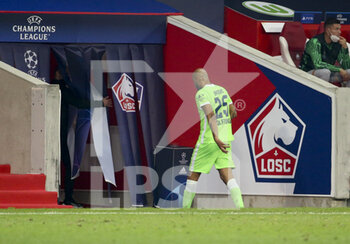 2021-09-14 - John Brooks of Wolfsburg leaves the pitch after receiving a red card during the UEFA Champions League, Group Stage, Group G football match between Lille OSC (LOSC) and VfL Wolfsburg on September 14, 2021 at Stade Pierre Mauroy in Villeneuve-d?Ascq near Lille, France - LILLE OSC (LOSC) AND VEREIN FUR LEIBESUBUNGEN WOLFSBURG - UEFA CHAMPIONS LEAGUE - SOCCER