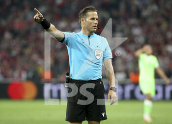 2021-09-14 - Referee Danny Makkelie of Netherlands during the UEFA Champions League, Group Stage, Group G football match between Lille OSC (LOSC) and VfL Wolfsburg on September 14, 2021 at Stade Pierre Mauroy in Villeneuve-d?Ascq near Lille, France - LILLE OSC (LOSC) AND VEREIN FUR LEIBESUBUNGEN WOLFSBURG - UEFA CHAMPIONS LEAGUE - SOCCER