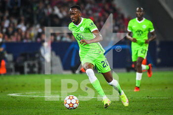 2021-09-14 - Dodi LUKEBAKIO of Wolfsburg during the UEFA Champions League, Group Stage, Group G football match between Lille OSC (LOSC) and Verein fur Leibesubungen Wolfsburg on September 14, 2021 at Pierre Mauroy Stadium in Villeneuve-d'Ascq, France - LILLE OSC (LOSC) AND VEREIN FUR LEIBESUBUNGEN WOLFSBURG - UEFA CHAMPIONS LEAGUE - SOCCER