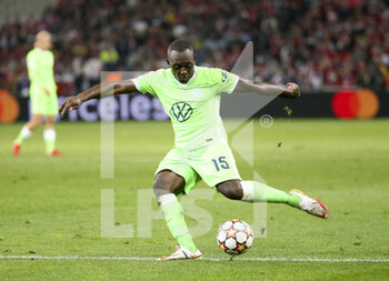 2021-09-14 - Jerome Roussillon of Wolfsburg during the UEFA Champions League, Group Stage, Group G football match between Lille OSC (LOSC) and VfL Wolfsburg on September 14, 2021 at Stade Pierre Mauroy in Villeneuve-d?Ascq near Lille, France - LILLE OSC (LOSC) AND VEREIN FUR LEIBESUBUNGEN WOLFSBURG - UEFA CHAMPIONS LEAGUE - SOCCER