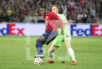 2021-09-14 - Isaac Lihadji of Lille, Yannick Gerhardt of Wolfsburg during the UEFA Champions League, Group Stage, Group G football match between Lille OSC (LOSC) and VfL Wolfsburg on September 14, 2021 at Stade Pierre Mauroy in Villeneuve-d?Ascq near Lille, France - LILLE OSC (LOSC) AND VEREIN FUR LEIBESUBUNGEN WOLFSBURG - UEFA CHAMPIONS LEAGUE - SOCCER