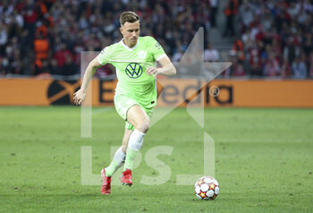 2021-09-14 - Yannick Gerhardt of Wolfsburg during the UEFA Champions League, Group Stage, Group G football match between Lille OSC (LOSC) and VfL Wolfsburg on September 14, 2021 at Stade Pierre Mauroy in Villeneuve-d?Ascq near Lille, France - LILLE OSC (LOSC) AND VEREIN FUR LEIBESUBUNGEN WOLFSBURG - UEFA CHAMPIONS LEAGUE - SOCCER