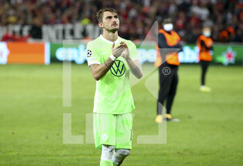 2021-09-14 - Maximilian Philipp of Wolfsburg salutes his supporters following the UEFA Champions League, Group Stage, Group G football match between Lille OSC (LOSC) and VfL Wolfsburg on September 14, 2021 at Stade Pierre Mauroy in Villeneuve-d?Ascq near Lille, France - LILLE OSC (LOSC) AND VEREIN FUR LEIBESUBUNGEN WOLFSBURG - UEFA CHAMPIONS LEAGUE - SOCCER