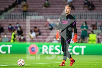2021-09-14 - Ter Stegen of FC Barcelona warms up during the UEFA Champions League, football match played between FC Barcelona and Bayern Munich at Camp Nou Stadium on September 14, 2021, in Barcelona, Spain - FC BARCELONA VS BAYERN MUNICH - UEFA CHAMPIONS LEAGUE - SOCCER