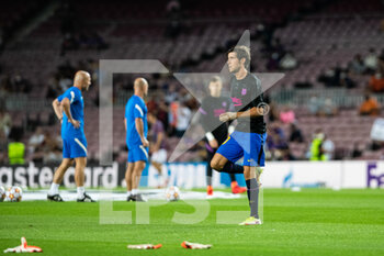 2021-09-14 - Sergi Roberto of FC Barcelona warms up during the UEFA Champions League, football match played between FC Barcelona and Bayern Munich at Camp Nou Stadium on September 14, 2021, in Barcelona, Spain - FC BARCELONA VS BAYERN MUNICH - UEFA CHAMPIONS LEAGUE - SOCCER