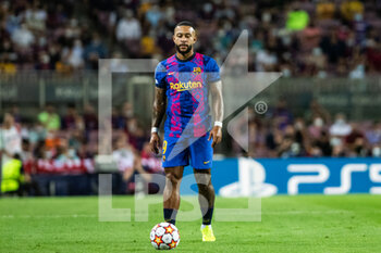 2021-09-14 - Memphis Depay of FC Barcelona in action during the UEFA Champions League, football match played between FC Barcelona and Bayern Munich at Camp Nou Stadium on September 14, 2021, in Barcelona, Spain - FC BARCELONA VS BAYERN MUNICH - UEFA CHAMPIONS LEAGUE - SOCCER