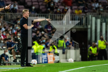 2021-09-14 - Ronald Koeman, head coach of FC Barcelona, gestures during the UEFA Champions League, football match played between FC Barcelona and Bayern Munich at Camp Nou Stadium on September 14, 2021, in Barcelona, Spain - FC BARCELONA VS BAYERN MUNICH - UEFA CHAMPIONS LEAGUE - SOCCER