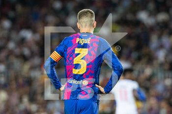 2021-09-14 - Gerard Pique of FC Barcelona in action during the UEFA Champions League, football match played between FC Barcelona and Bayern Munich at Camp Nou Stadium on September 14, 2021, in Barcelona, Spain - FC BARCELONA VS BAYERN MUNICH - UEFA CHAMPIONS LEAGUE - SOCCER