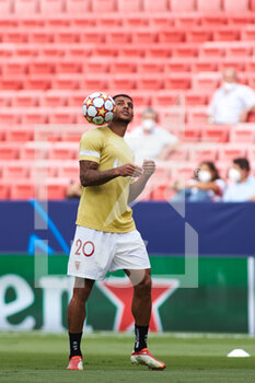2021-09-14 - Diego Carlos of Sevilla warms up during the UEFA Champions League, Group G, football match played between Sevilla FC and RB Salzburg at Ramon Sanchez-Pizjuan stadium on September 14, 2021, in Sevilla, Spain - GROUP G - SEVILLA FC VS RB SALZBURG - UEFA CHAMPIONS LEAGUE - SOCCER