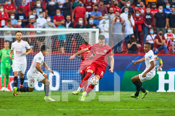 2021-09-14 - Benjamin Sesko of Salzburg in action during the UEFA Champions League, Group G, football match played between Sevilla FC and RB Salzburg at Ramon Sanchez-Pizjuan stadium on September 14, 2021, in Sevilla, Spain - GROUP G - SEVILLA FC VS RB SALZBURG - UEFA CHAMPIONS LEAGUE - SOCCER