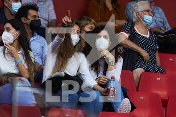 2021-09-14 - Two fans with mask during the UEFA Champions League, Group G, football match played between Sevilla FC and RB Salzburg at Ramon Sanchez-Pizjuan stadium on September 14, 2021, in Sevilla, Spain - GROUP G - SEVILLA FC VS RB SALZBURG - UEFA CHAMPIONS LEAGUE - SOCCER