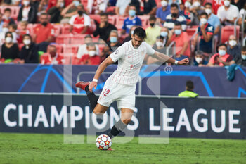 2021-09-14 - Rafa Mir of Sevilla in action during the UEFA Champions League, Group G, football match played between Sevilla FC and RB Salzburg at Ramon Sanchez-Pizjuan stadium on September 14, 2021, in Sevilla, Spain - GROUP G - SEVILLA FC VS RB SALZBURG - UEFA CHAMPIONS LEAGUE - SOCCER