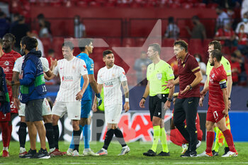 2021-09-14 - Julen Lopetegui, head coach of Sevilla, protests to referee during the UEFA Champions League, Group G, football match played between Sevilla FC and RB Salzburg at Ramon Sanchez-Pizjuan stadium on September 14, 2021, in Sevilla, Spain - GROUP G - SEVILLA FC VS RB SALZBURG - UEFA CHAMPIONS LEAGUE - SOCCER