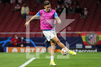 2021-09-15 - Mateus Uribe of Porto controls the ball during the UEFA Champions League, Group B, football match played between Atletico de Madrid and FC Porto at Wanda Metropolitano stadium on September 15, 2021, in Madrid, Spain - GROUP B - ATLETICO DE MADRID VS FC PORTO - UEFA CHAMPIONS LEAGUE - SOCCER
