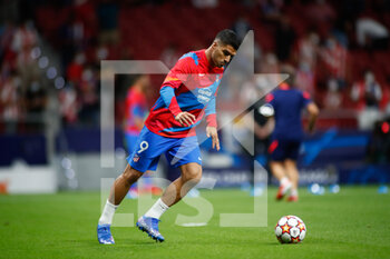 2021-09-15 - Luis Suarez of Atletico de Madrid warms up during the UEFA Champions League, Group B, football match played between Atletico de Madrid and FC Porto at Wanda Metropolitano stadium on September 15, 2021, in Madrid, Spain - GROUP B - ATLETICO DE MADRID VS FC PORTO - UEFA CHAMPIONS LEAGUE - SOCCER