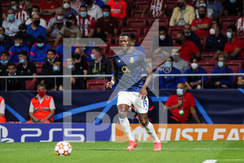 2021-09-15 - Chancel Mbemba of Porto in action during the UEFA Champions League, Group B, football match played between Atletico de Madrid and FC Porto at Wanda Metropolitano stadium on September 15, 2021, in Madrid, Spain - GROUP B - ATLETICO DE MADRID VS FC PORTO - UEFA CHAMPIONS LEAGUE - SOCCER
