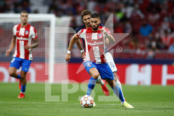 2021-09-15 - Yannick Carrasco of Atletico de Madrid in action during the UEFA Champions League, Group B, football match played between Atletico de Madrid and FC Porto at Wanda Metropolitano stadium on September 15, 2021, in Madrid, Spain - GROUP B - ATLETICO DE MADRID VS FC PORTO - UEFA CHAMPIONS LEAGUE - SOCCER