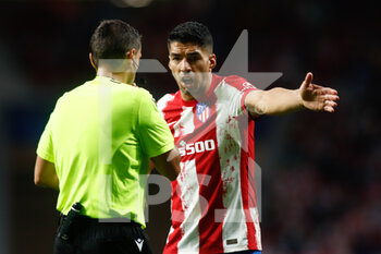 2021-09-15 - Luis Suarez of Atletico de Madrid protest during the UEFA Champions League, Group B, football match played between Atletico de Madrid and FC Porto at Wanda Metropolitano stadium on September 15, 2021, in Madrid, Spain - GROUP B - ATLETICO DE MADRID VS FC PORTO - UEFA CHAMPIONS LEAGUE - SOCCER