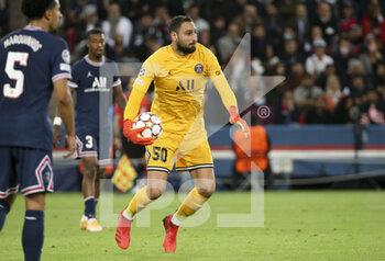 2021-09-28 - Goalkeeper of PSG Gianluigi Donnarumma during the UEFA Champions League, Group A football match between Paris Saint-Germain and Manchester City on September 28, 2021 at Parc des Princes stadium in Paris, France - PARIS SAINT-GERMAIN VS MANCHESTER CITY - UEFA CHAMPIONS LEAGUE - SOCCER