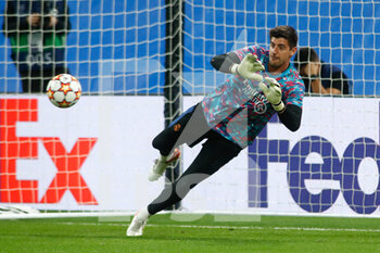 2021-09-28 - Thibaut Courtois of Real Madrid warms up during the UEFA Champions League, Group D football match between Real Madrid and FC Sheriff Tiraspol on Septenber 28, 2021 at Santiago Bernabeu stadium in Madrid, Spain - REAL MADRID VS FC SHERIFF TIRASPOL - UEFA CHAMPIONS LEAGUE - SOCCER