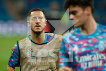 2021-09-28 - Eden Hazard of Real Madrid warms up during the UEFA Champions League, Group D football match between Real Madrid and FC Sheriff Tiraspol on Septenber 28, 2021 at Santiago Bernabeu stadium in Madrid, Spain - REAL MADRID VS FC SHERIFF TIRASPOL - UEFA CHAMPIONS LEAGUE - SOCCER