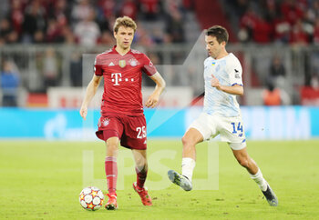 2021-09-29 - Thomas Muller of Bayern Munich and Carlos de Pena of Dynamo Kiev during the UEFA Champions League, Group E football match between Bayern Munich and Dynamo Kiev on September 29, 2021 at Allianz Arena in Munich, Germany - BAYERN MUNICH VS DYNAMO KIEV - UEFA CHAMPIONS LEAGUE - SOCCER