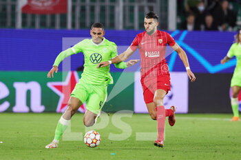 2021-09-29 - Maxence Lacroix of Wolfsburg and Rafa Mir of FC Sevilla during the UEFA Champions League, Group G football match between VfL Wolfsburg and FC Sevilla on September 29, 2021 at Volkswagen Arena in Wolfsburg, Germany - VFL WOLFSBURG VS FC SEVILLA - UEFA CHAMPIONS LEAGUE - SOCCER