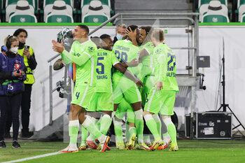 2021-09-29 - Wolfsburg players celebrate after the Renato Steffen's goal during the UEFA Champions League, Group G football match between VfL Wolfsburg and FC Sevilla on September 29, 2021 at Volkswagen Arena in Wolfsburg, Germany - VFL WOLFSBURG VS FC SEVILLA - UEFA CHAMPIONS LEAGUE - SOCCER