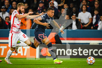 2021-10-19 - Konrad LAIMER of RB Leipzig and Kylian MBAPPE of PSG during the UEFA Champions League, Group A football match between Paris Saint-Germain and RB Leipzig on October 19, 2021 at Parc des Princes stadium in Paris, France - PARIS SAINT-GERMAIN VS RB LEIPZIG - UEFA CHAMPIONS LEAGUE - SOCCER