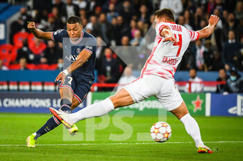 2021-10-19 - Kylian MBAPPE of PSG scores his goal during the UEFA Champions League, Group A football match between Paris Saint-Germain and RB Leipzig on October 19, 2021 at Parc des Princes stadium in Paris, France - PARIS SAINT-GERMAIN VS RB LEIPZIG - UEFA CHAMPIONS LEAGUE - SOCCER