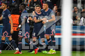 2021-10-19 - Kylian MBAPPE of PSG celebrate his goal with Marco VERRATTI of PSG during the UEFA Champions League, Group A football match between Paris Saint-Germain and RB Leipzig on October 19, 2021 at Parc des Princes stadium in Paris, France - PARIS SAINT-GERMAIN VS RB LEIPZIG - UEFA CHAMPIONS LEAGUE - SOCCER
