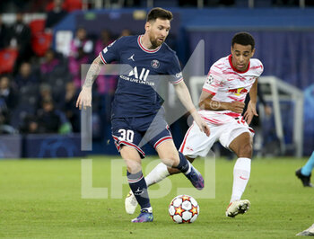 2021-10-19 - Lionel Messi of PSG, Tyler Adams of RB Leipzig during the UEFA Champions League Group A football match between Paris Saint-Germain (PSG) and RB Leipzig on October 19, 2021 at Parc des Princes stadium in Paris, France - PARIS SAINT-GERMAIN VS RB LEIPZIG - UEFA CHAMPIONS LEAGUE - SOCCER