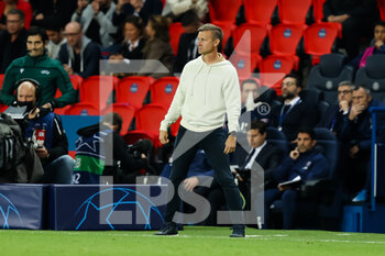 2021-10-19 - Coach Jesse Marsch of RB Leipzig during the UEFA Champions League, Group A football match between Paris Saint-Germain and RB Leipzig on October 19, 2021 at Parc des Princes stadium in Paris, France - PARIS SAINT-GERMAIN VS RB LEIPZIG - UEFA CHAMPIONS LEAGUE - SOCCER