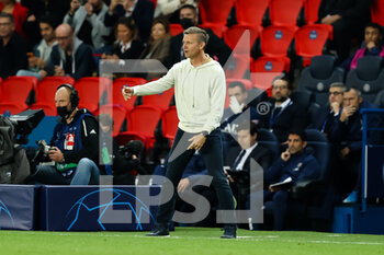 2021-10-19 - Coach Jesse Marsch of RB Leipzig during the UEFA Champions League, Group A football match between Paris Saint-Germain and RB Leipzig on October 19, 2021 at Parc des Princes stadium in Paris, France - PARIS SAINT-GERMAIN VS RB LEIPZIG - UEFA CHAMPIONS LEAGUE - SOCCER