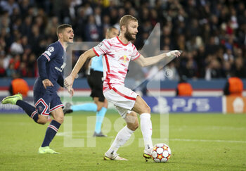 2021-10-19 - Konrad Laimer of RB Leipzig, Marco Verratti of PSG (left) during the UEFA Champions League Group A football match between Paris Saint-Germain (PSG) and RB Leipzig on October 19, 2021 at Parc des Princes stadium in Paris, France - PARIS SAINT-GERMAIN VS RB LEIPZIG - UEFA CHAMPIONS LEAGUE - SOCCER
