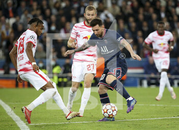2021-10-19 - Lionel Messi of PSG, left Christopher Nkunku, Konrad Laimer of RB Leipzig during the UEFA Champions League Group A football match between Paris Saint-Germain (PSG) and RB Leipzig on October 19, 2021 at Parc des Princes stadium in Paris, France - PARIS SAINT-GERMAIN VS RB LEIPZIG - UEFA CHAMPIONS LEAGUE - SOCCER