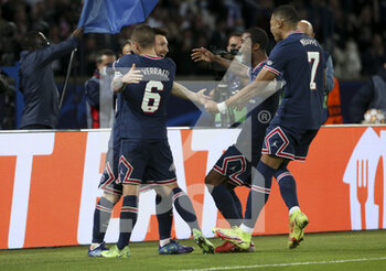 2021-10-19 - Lionel Messi of PSG celebrates his second goal with Marco Verratti. Georginio Wijnaldum, Kylian Mbappe during the UEFA Champions League Group A football match between Paris Saint-Germain (PSG) and RB Leipzig on October 19, 2021 at Parc des Princes stadium in Paris, France - PARIS SAINT-GERMAIN VS RB LEIPZIG - UEFA CHAMPIONS LEAGUE - SOCCER