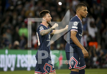 2021-10-19 - Lionel Messi of PSG celebrates his second goal with Kylian Mbappe during the UEFA Champions League Group A football match between Paris Saint-Germain (PSG) and RB Leipzig on October 19, 2021 at Parc des Princes stadium in Paris, France - PARIS SAINT-GERMAIN VS RB LEIPZIG - UEFA CHAMPIONS LEAGUE - SOCCER