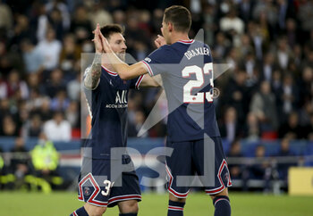 2021-10-19 - Lionel Messi of PSG celebrates his second goal with Julian Draxler during the UEFA Champions League Group A football match between Paris Saint-Germain (PSG) and RB Leipzig on October 19, 2021 at Parc des Princes stadium in Paris, France - PARIS SAINT-GERMAIN VS RB LEIPZIG - UEFA CHAMPIONS LEAGUE - SOCCER