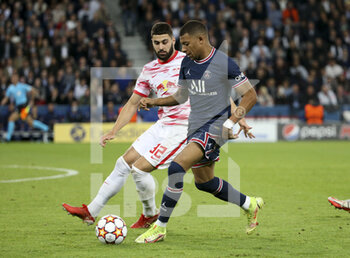 2021-10-19 - Kylian Mbappe of PSG, Josko Gvardiol of RB Leipzig (left) during the UEFA Champions League Group A football match between Paris Saint-Germain (PSG) and RB Leipzig on October 19, 2021 at Parc des Princes stadium in Paris, France - PARIS SAINT-GERMAIN VS RB LEIPZIG - UEFA CHAMPIONS LEAGUE - SOCCER