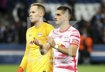 2021-10-19 - Goalkeeper of RB Leipzig Peter Gulacsi, Andre Silva of RB Leipzig salute their supporters following the UEFA Champions League Group A football match between Paris Saint-Germain (PSG) and RB Leipzig on October 19, 2021 at Parc des Princes stadium in Paris, France - PARIS SAINT-GERMAIN VS RB LEIPZIG - UEFA CHAMPIONS LEAGUE - SOCCER